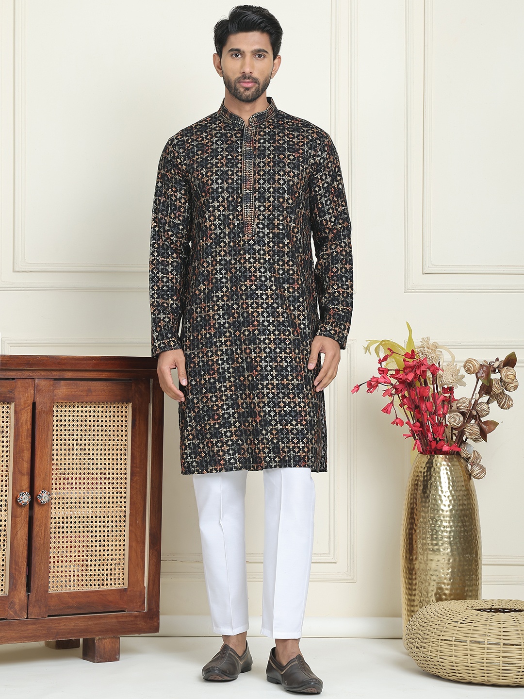 

Jompers Floral Embroidered Mandarin Collar Straight Kurta With Pyjamas, Black