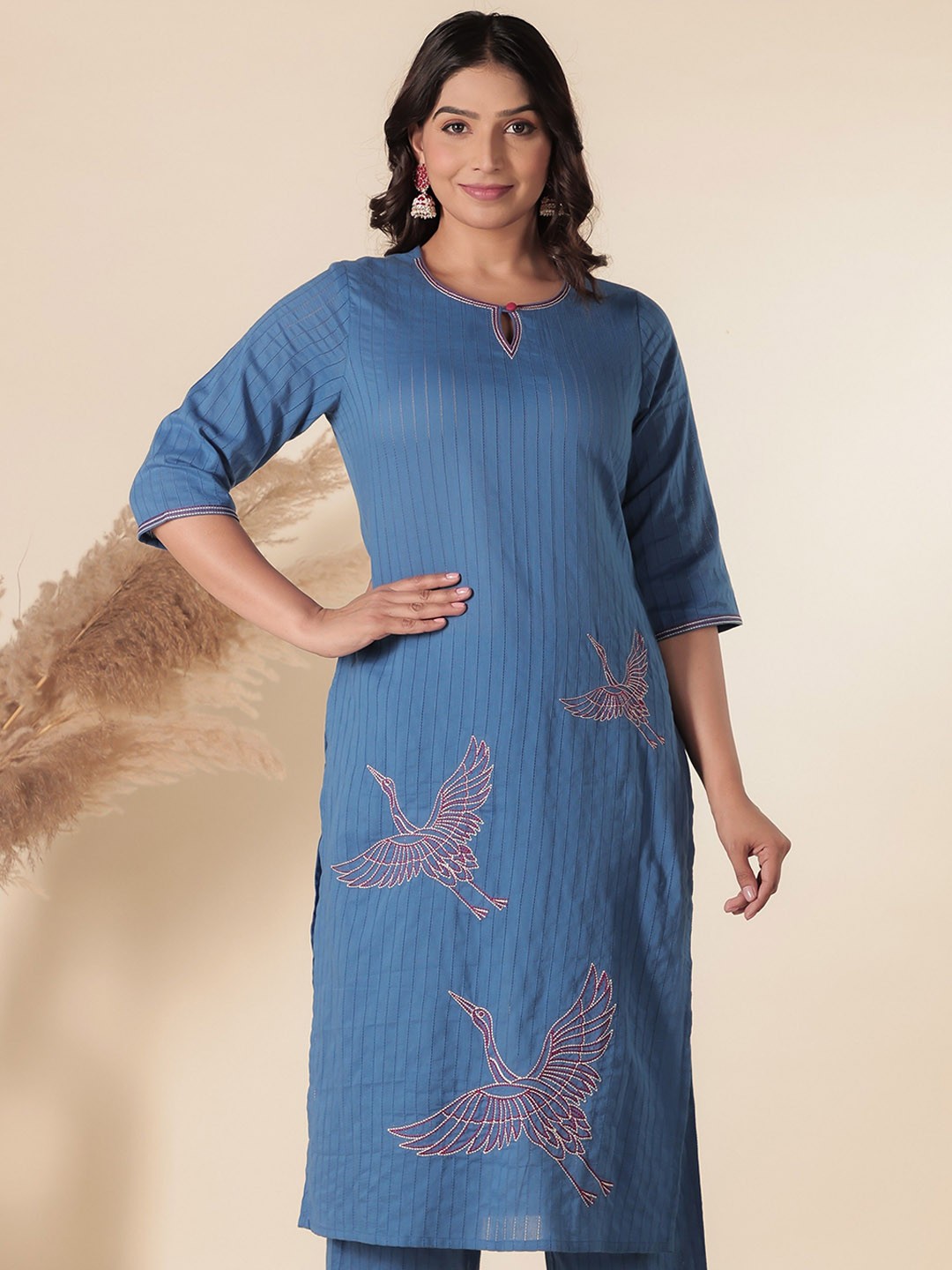 

Aramya Quirky Embroidered Thread Work Keyhole Neck Pure Cotton Straight Kurta, Blue