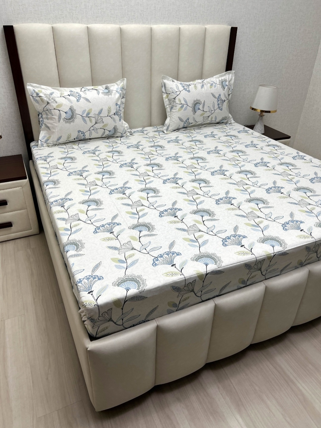 

Pure Decor Royal Passion White Printed Pure Cotton 230TC Queen Bedsheet Sets 2.28m x 2.54m