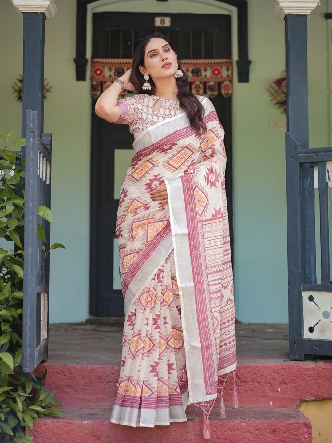 

ALMAARI FASHION Ethnic Motifs Printed Pure Linen Saree, White