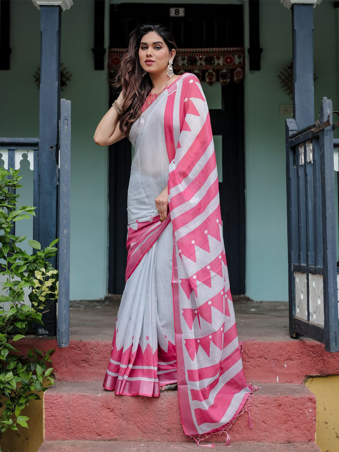 

ALMAARI FASHION Printed Pure Linen Banarasi Saree, Grey