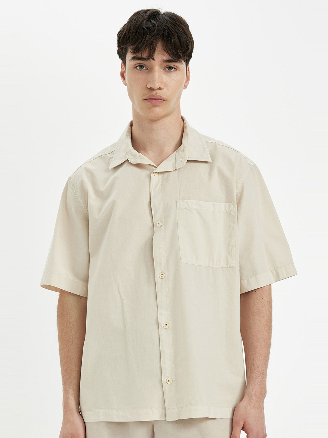 

DeFacto Men Spread Collar Solid Cotton Casual Shirt, Beige