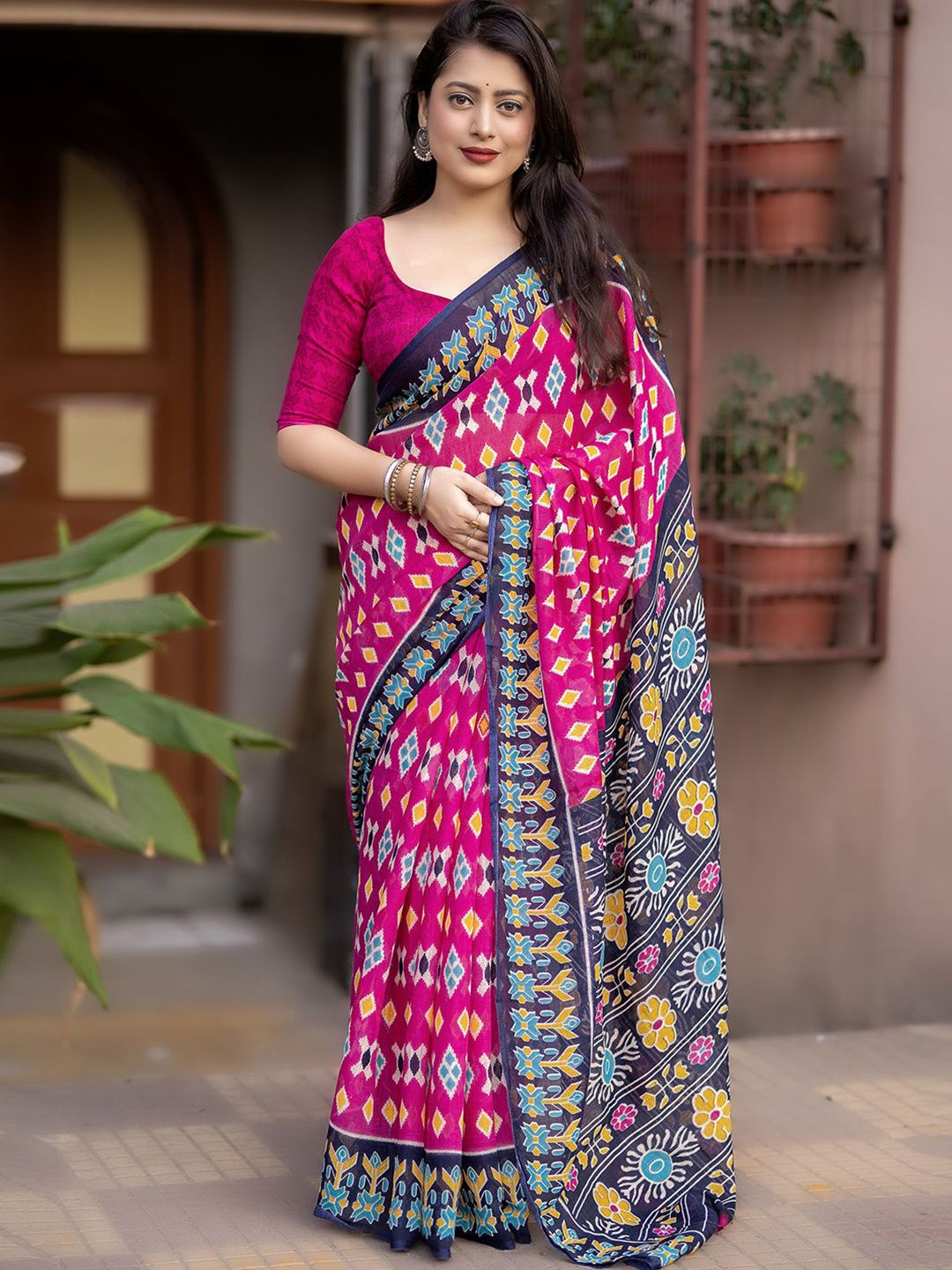 

Mitera Printed Ikat Saree with Blouse Piece, Pink