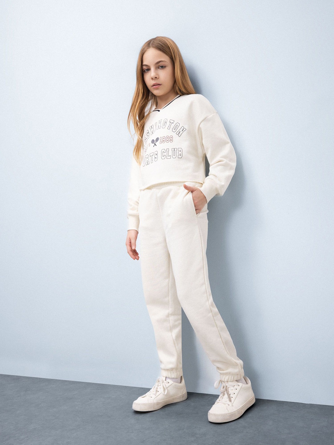 

DeFacto Girls Printed V-Neck Pure Cotton Sweatshirt with Joggers, Cream