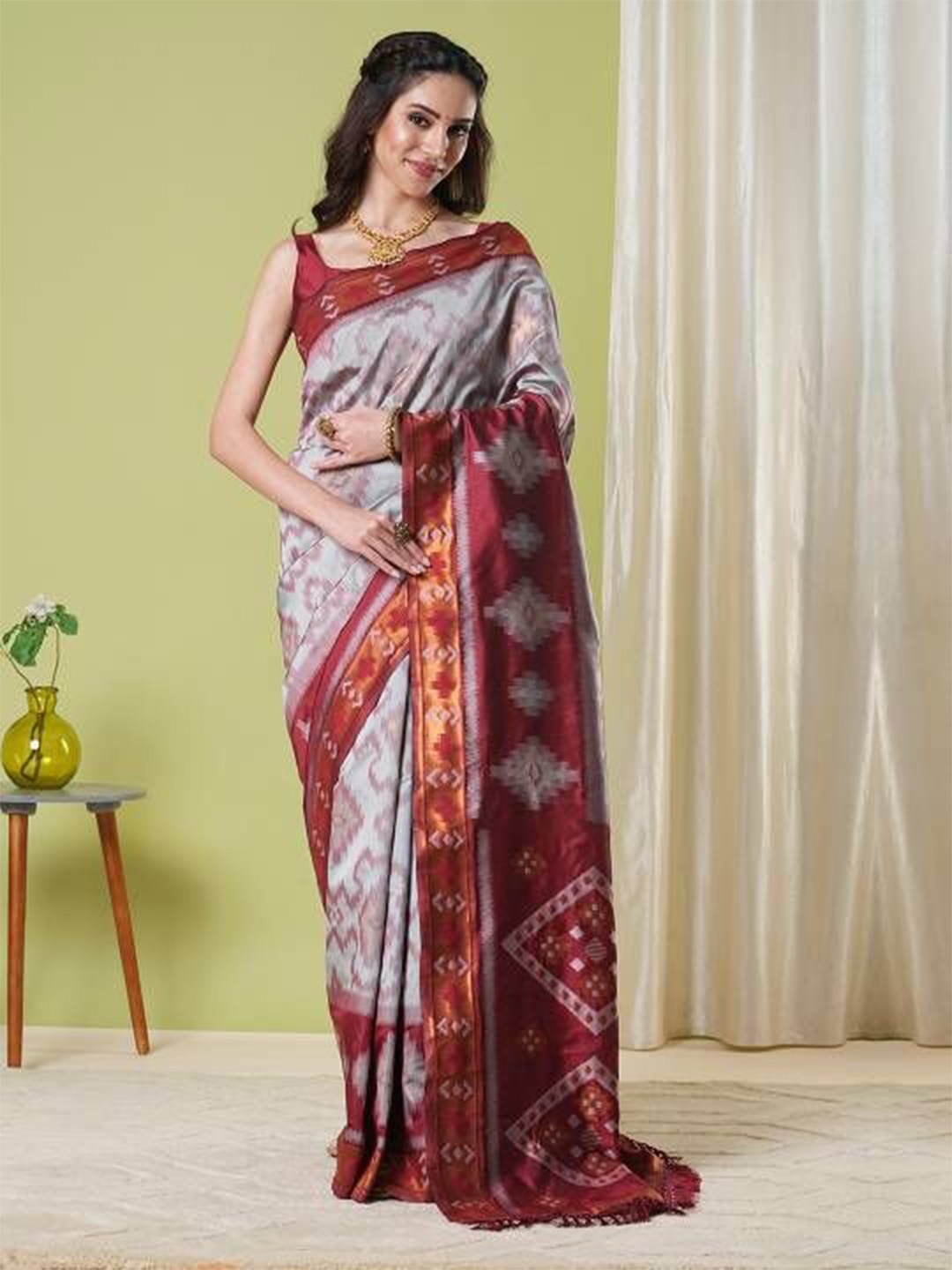 

HI FI NX Woven Design Banarasi Saree, Grey