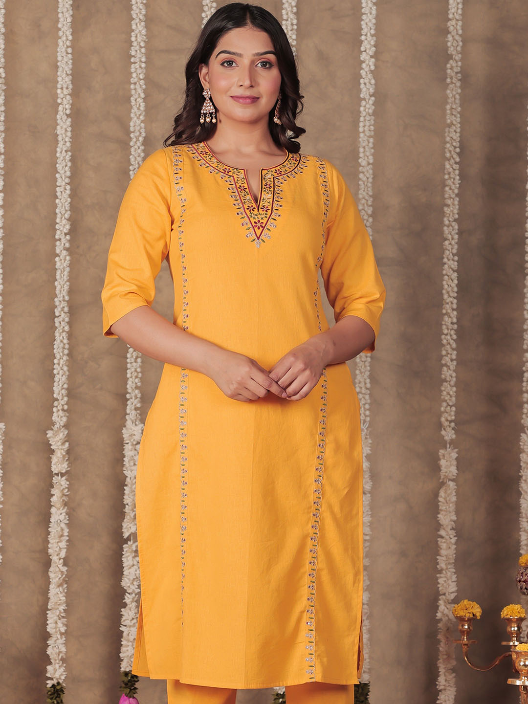 

Aramya Thread Work Notch Neck Straight Linen Kurta, Yellow