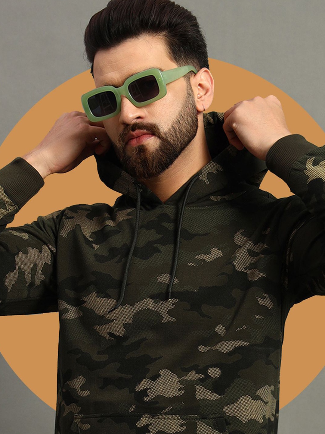 

HUSHBUCKS Men Printed Hooded Sweatshirt, Olive