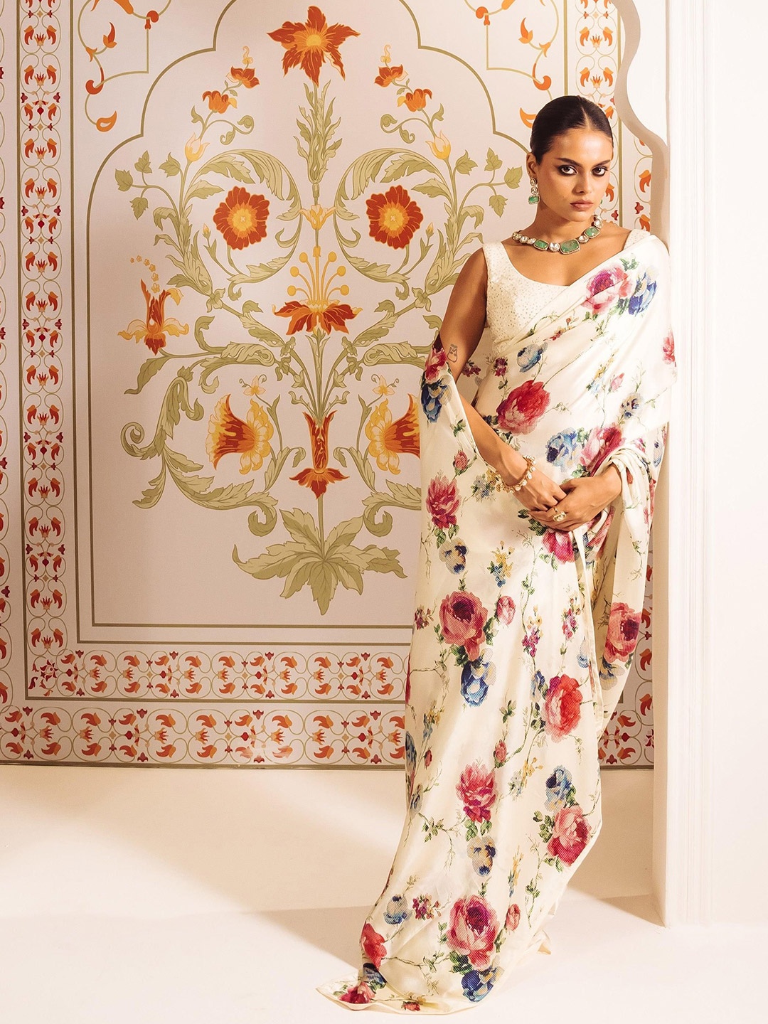 

STAVA CREATION Floral Printed Saree With Blouse Piece, White