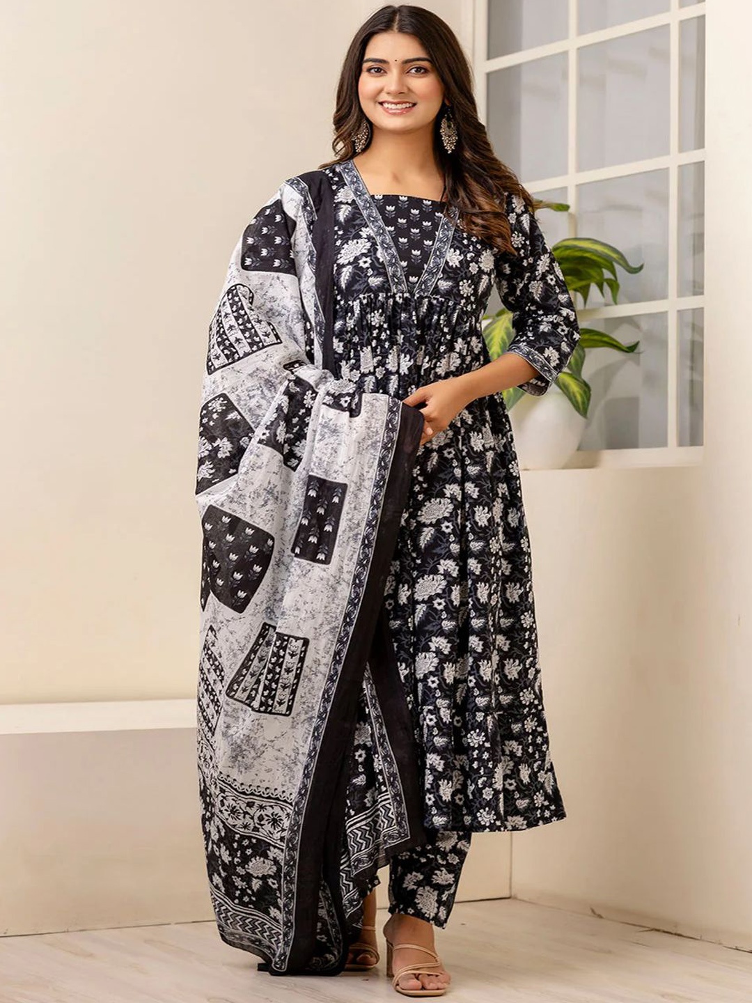 

KALINI Floral Printed Square Neck Anarkali Kurta With Trousers And Dupatta, Black