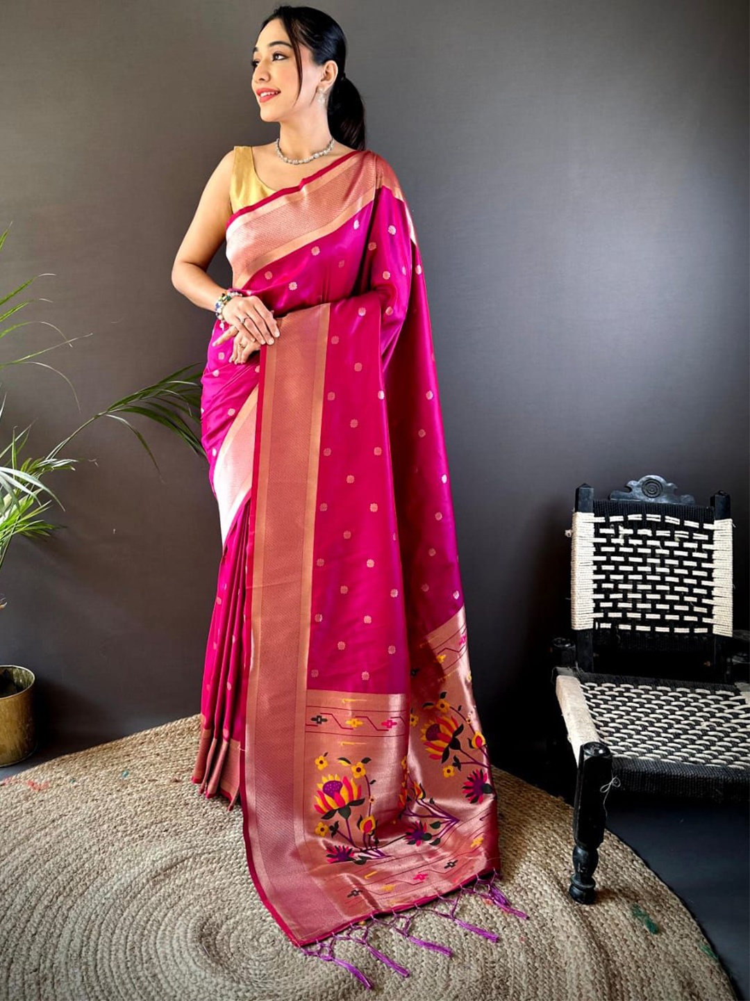 

HEER FASHION Woven Design Zari Paithani Saree, Magenta