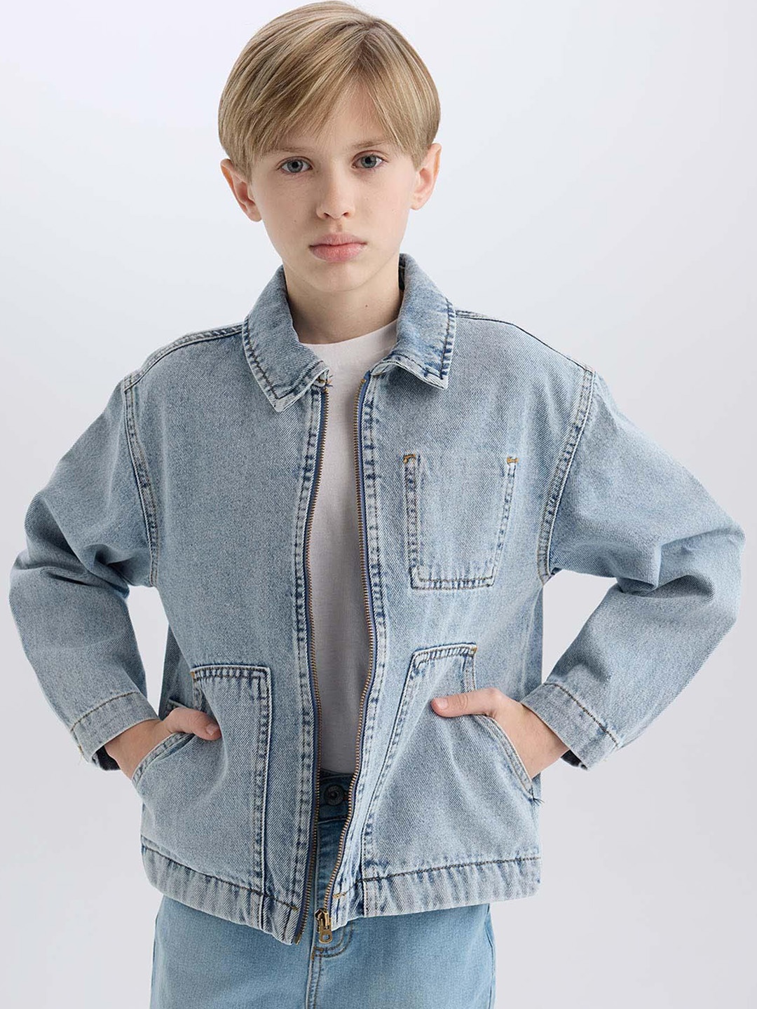 

DeFacto Boys Spread Collar Washed Solid Cotton Casual Denim Jacket, Blue