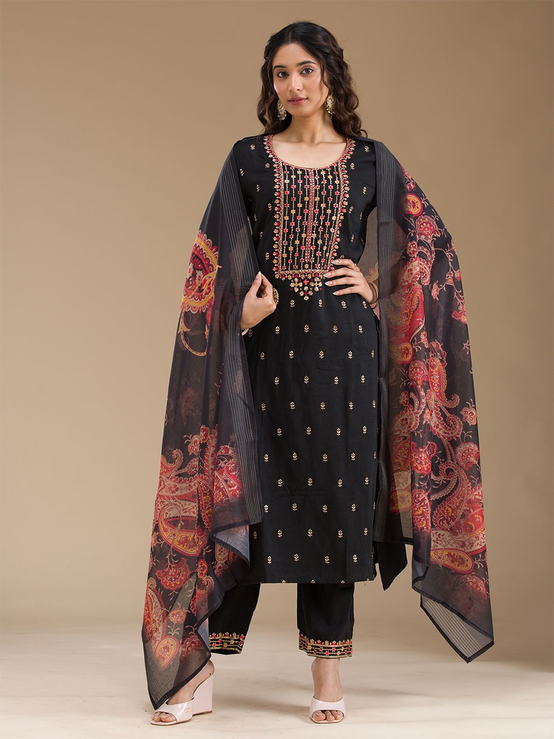 

Koskii Women Floral Embroidered Regular Thread Work Kurta with Trousers & Dupatta, Black