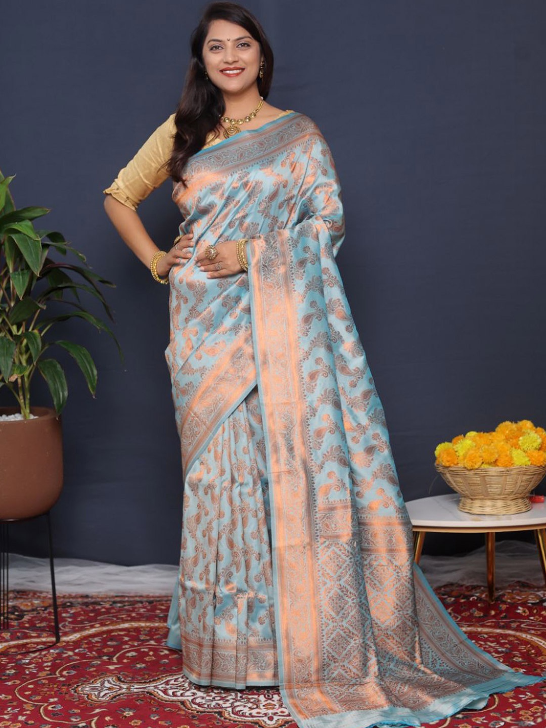

amirat Woven Design Zari Pure Silk Banarasi Saree, Blue