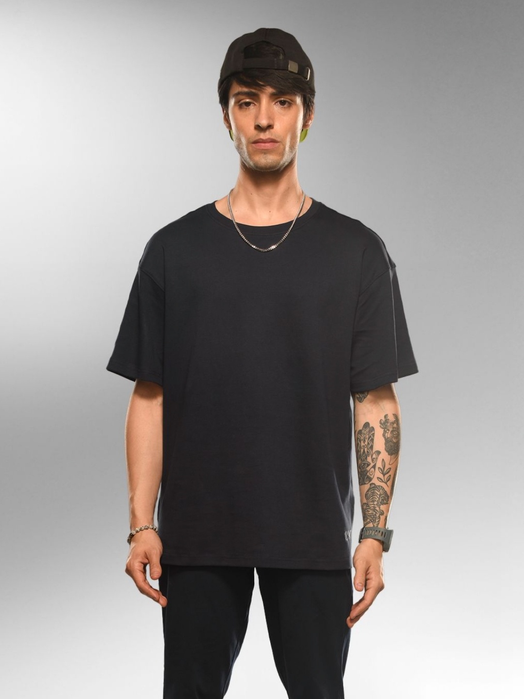 

Supa Men Solid Round Neck Cotton T-shirt, Black