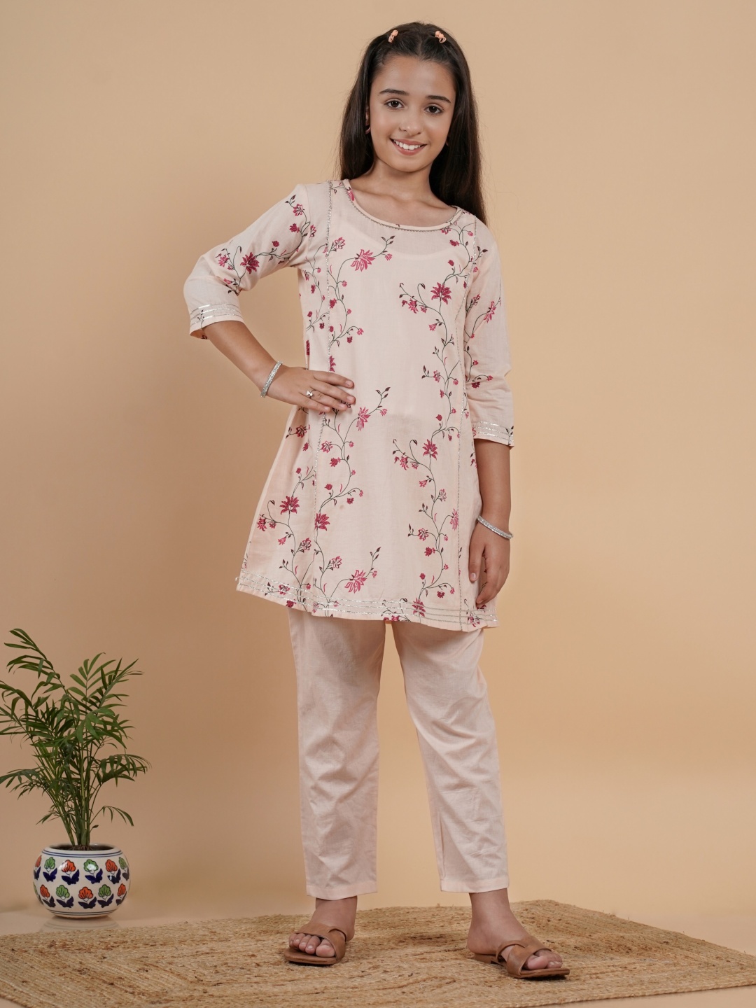 

TUNIYA Girls Floral Printed Cotton Blend A-Line Kurta With Trousers, Beige