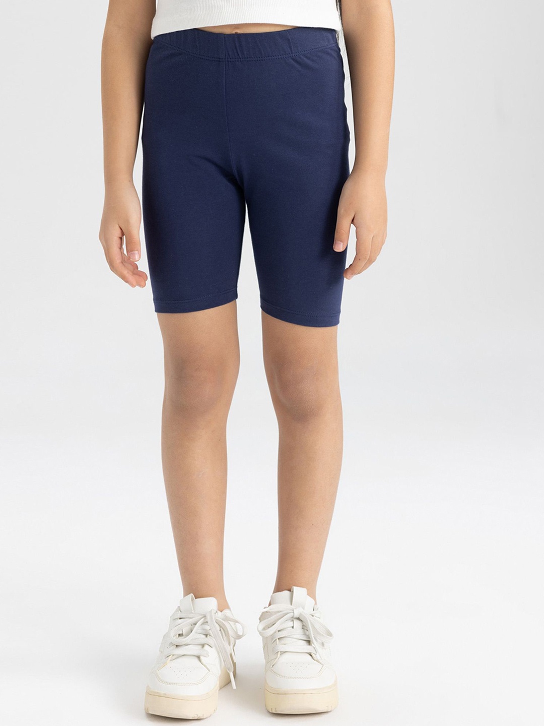 

DeFacto Girls Skinny Fit High-Rise Shorts, Navy blue
