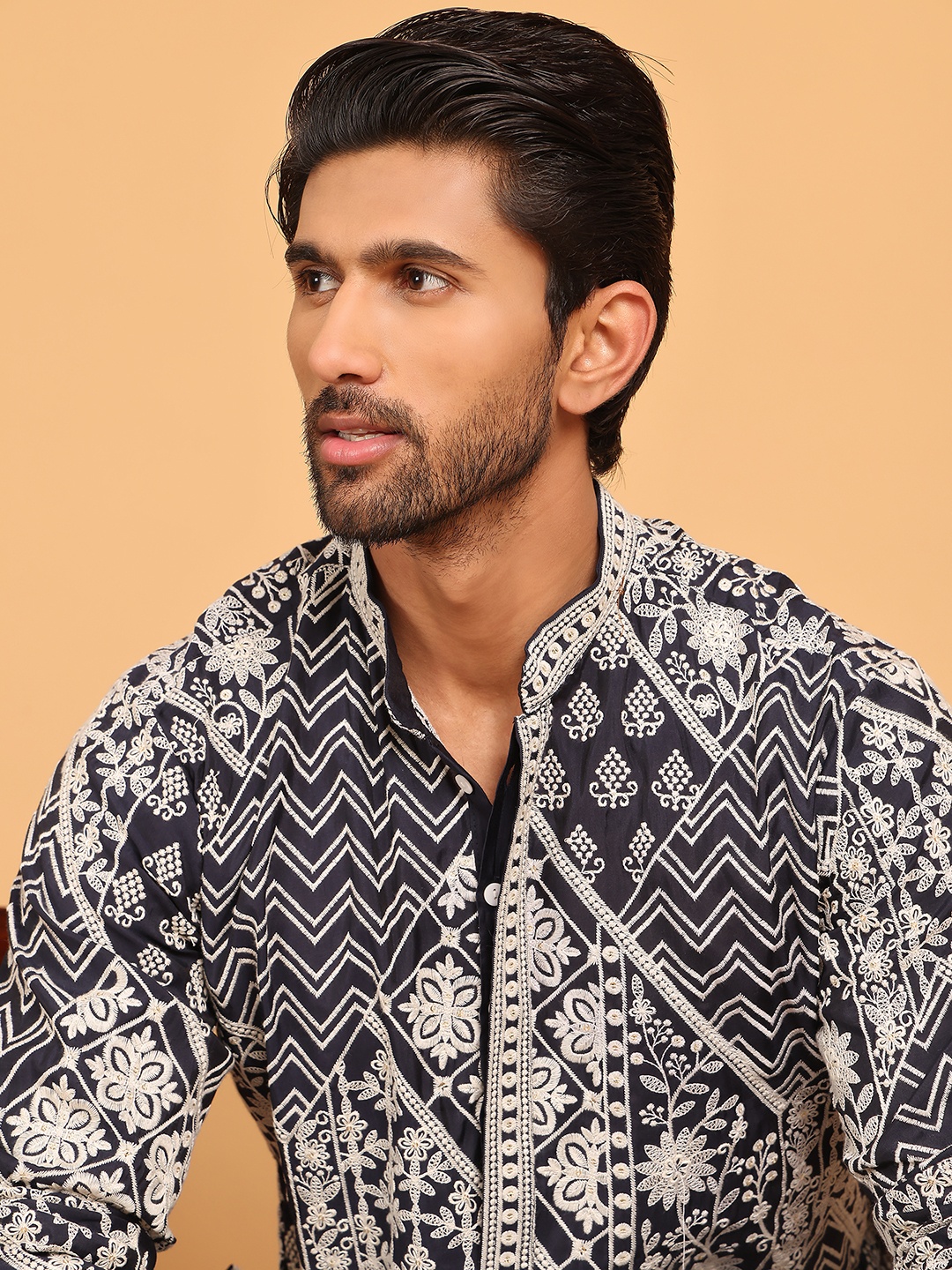 

Jompers Floral Embroidered Chikankari Mandarin Collar Straight Kurta With Pyjamas, Navy blue