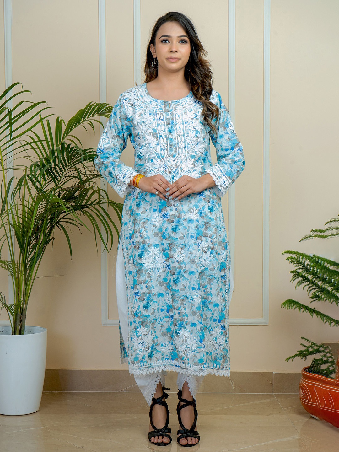 

ADR CHIKAN Floral Embroidered Notch Neck Mulmul Cotton Straight Kurta, Blue