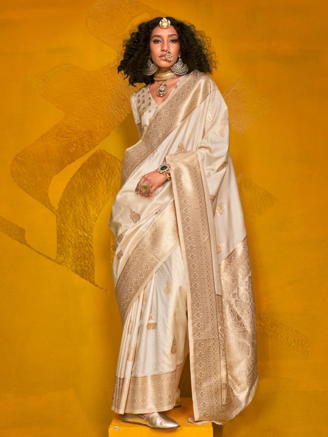 

PEENGAX Woven Design Zari Pure Silk Banarasi Saree, White