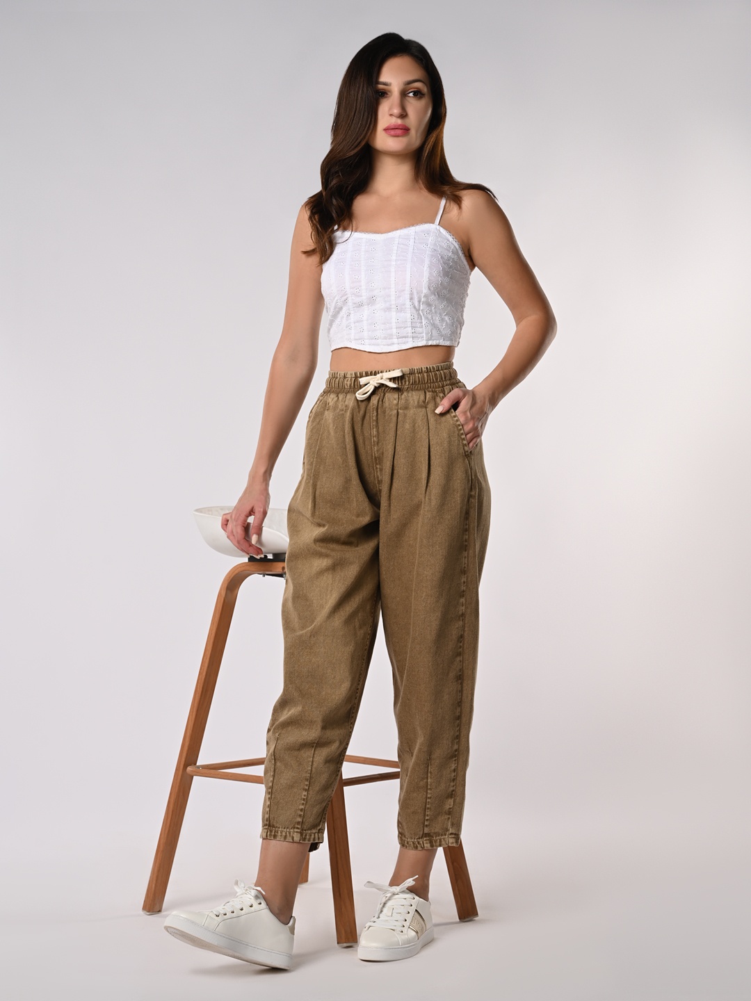 

IZEL Women Mid-Rise Jogger Cropped Jeans, Brown