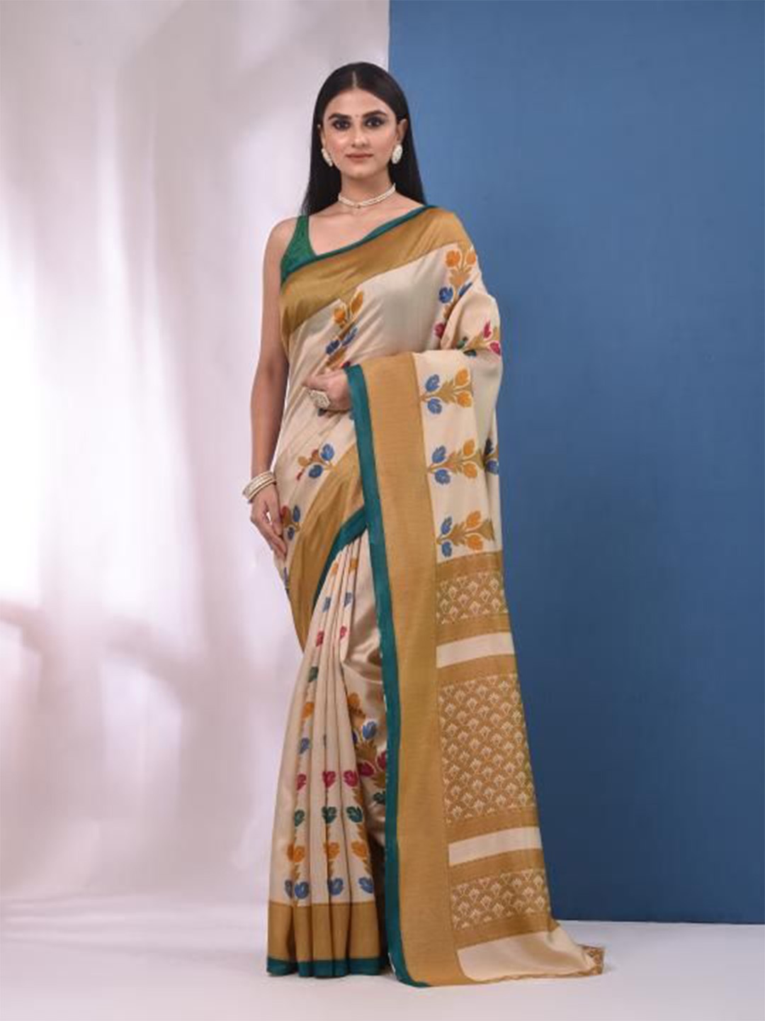 

VIBHAVARI Floral Printed Saree, Beige