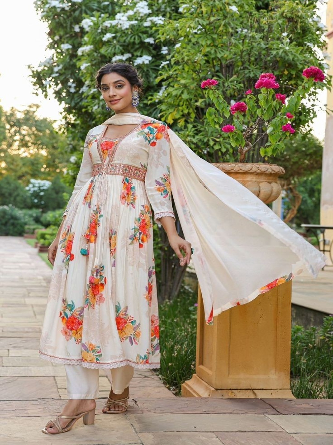

choiceit Women Embroidered Regular Kurta with Pyjamas & With Dupatta, White