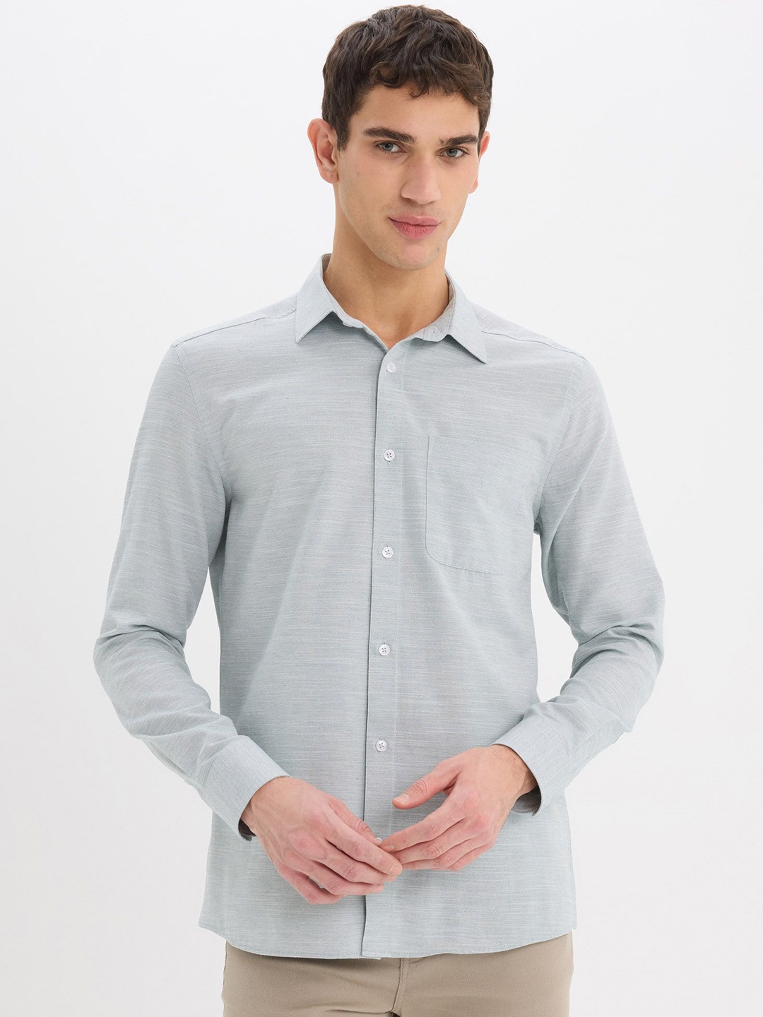 

DeFacto Men Spread Collar Solid Cotton Casual Shirt, Grey