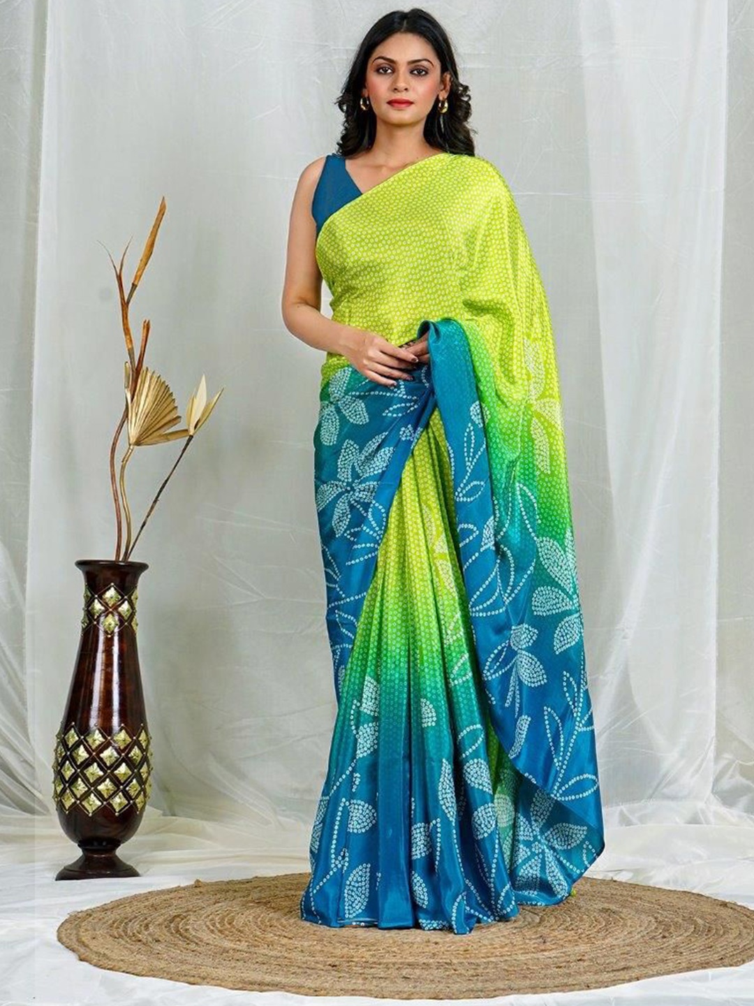 

EARTH O FAB Bandhani Pure Crepe Saree, Yellow