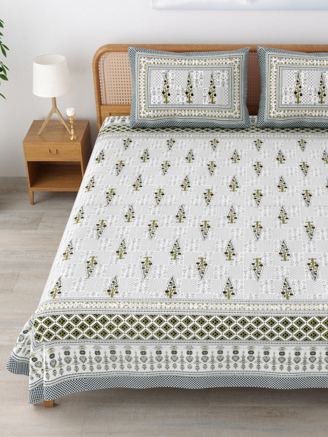 

MAFATLAL Sanskriti White Printed Pure Cotton 144 TC King Bedsheet Set 2.34 m x 2.7 m