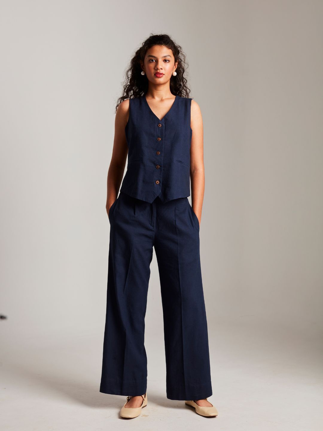 

Saphed V-Neck Linen Waistcoat & Trouser, Navy blue