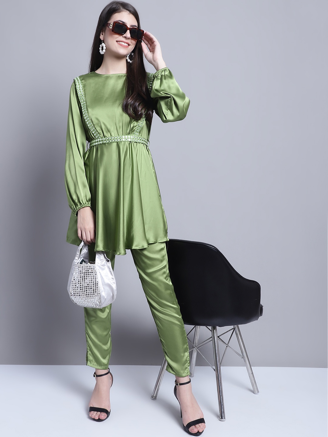 

JAINISH Geometric Embroidered Mirror Work Round Neck A-Line Top And Trousers With Belt, Green