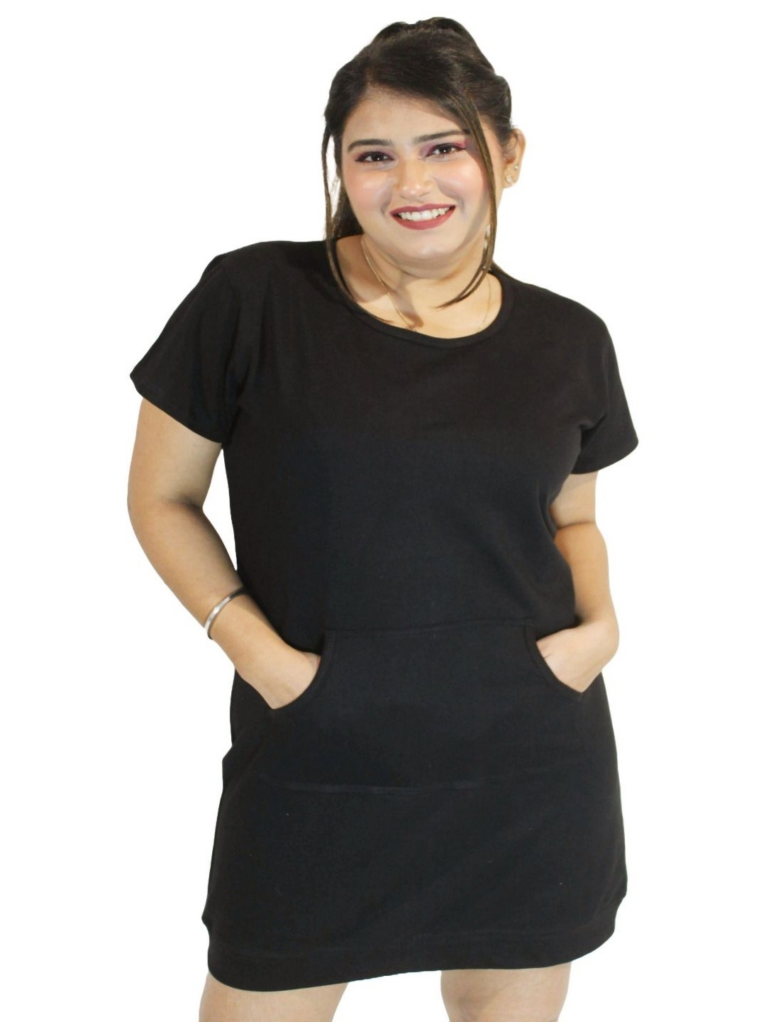 

PINK SHELL Solid Round Neck Cotton T-shirt, Black