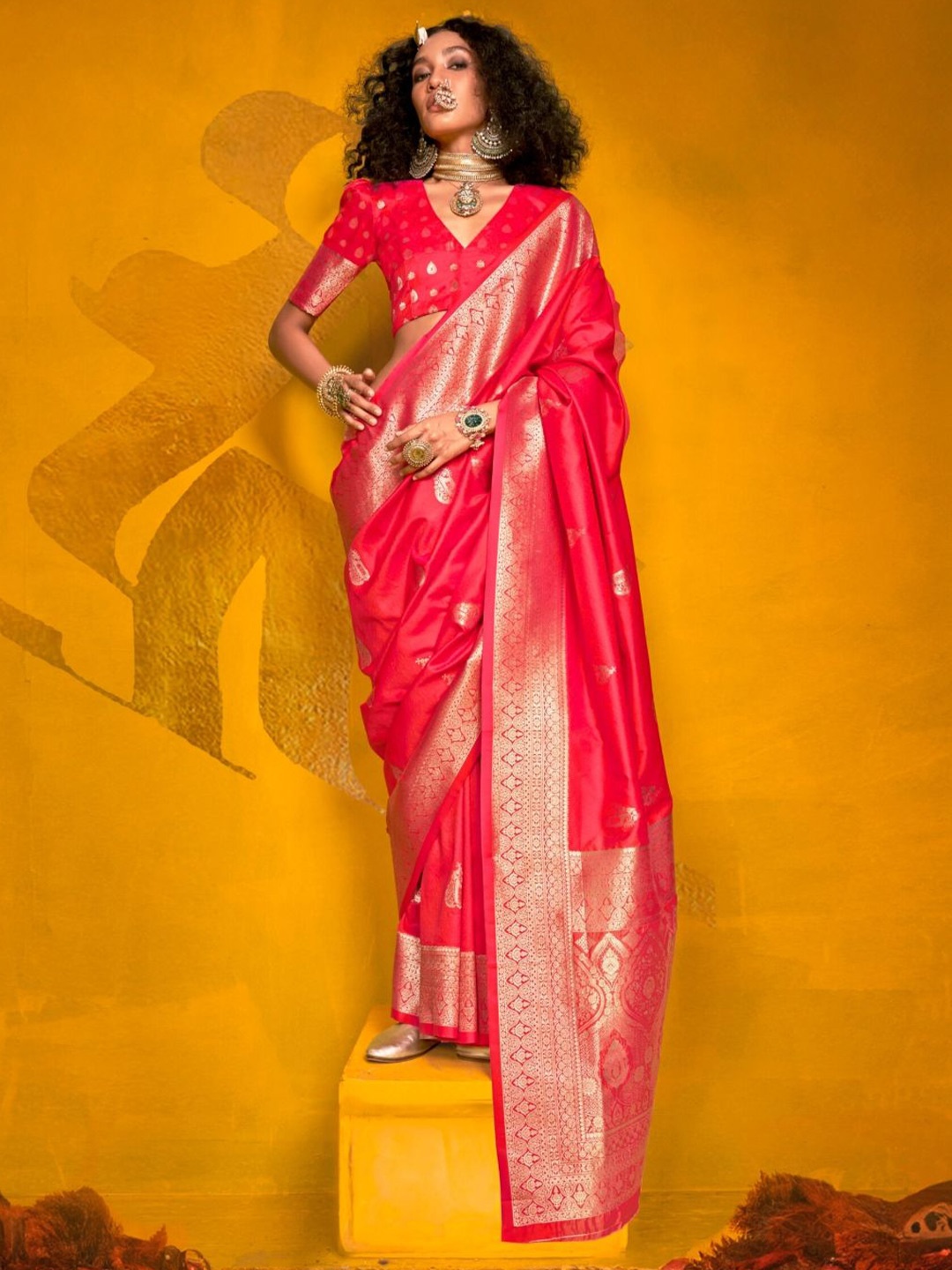 

PEENGAX Woven Design Pure Silk Saree, Red