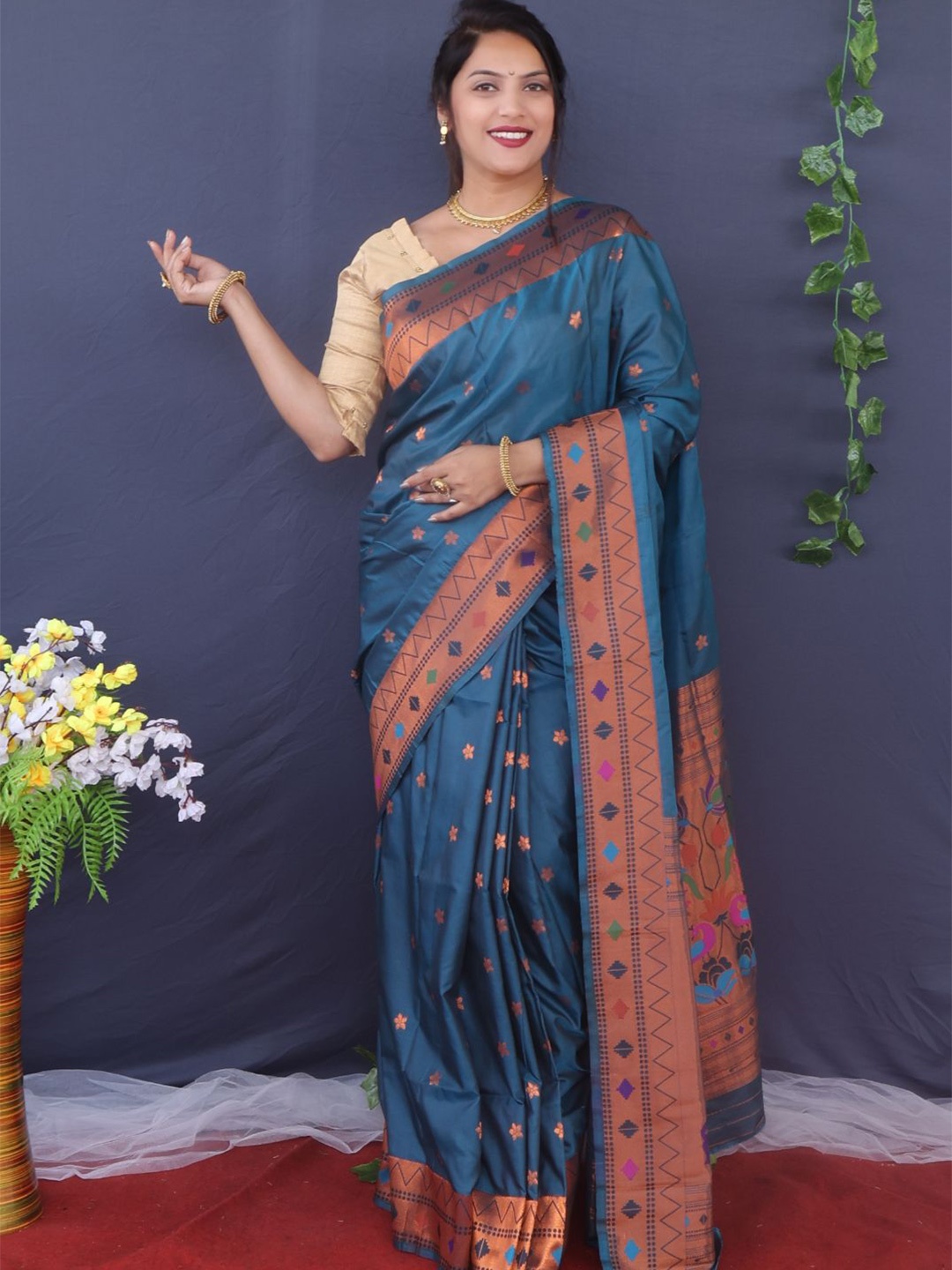 

amirat Woven Design Zari Pure Silk Paithani Saree, Teal