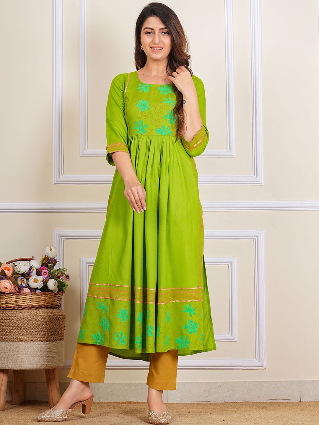 

Moda Rapido Floral Printed Round Neck A-Line Pleated Pure Cotton Kurta, Green