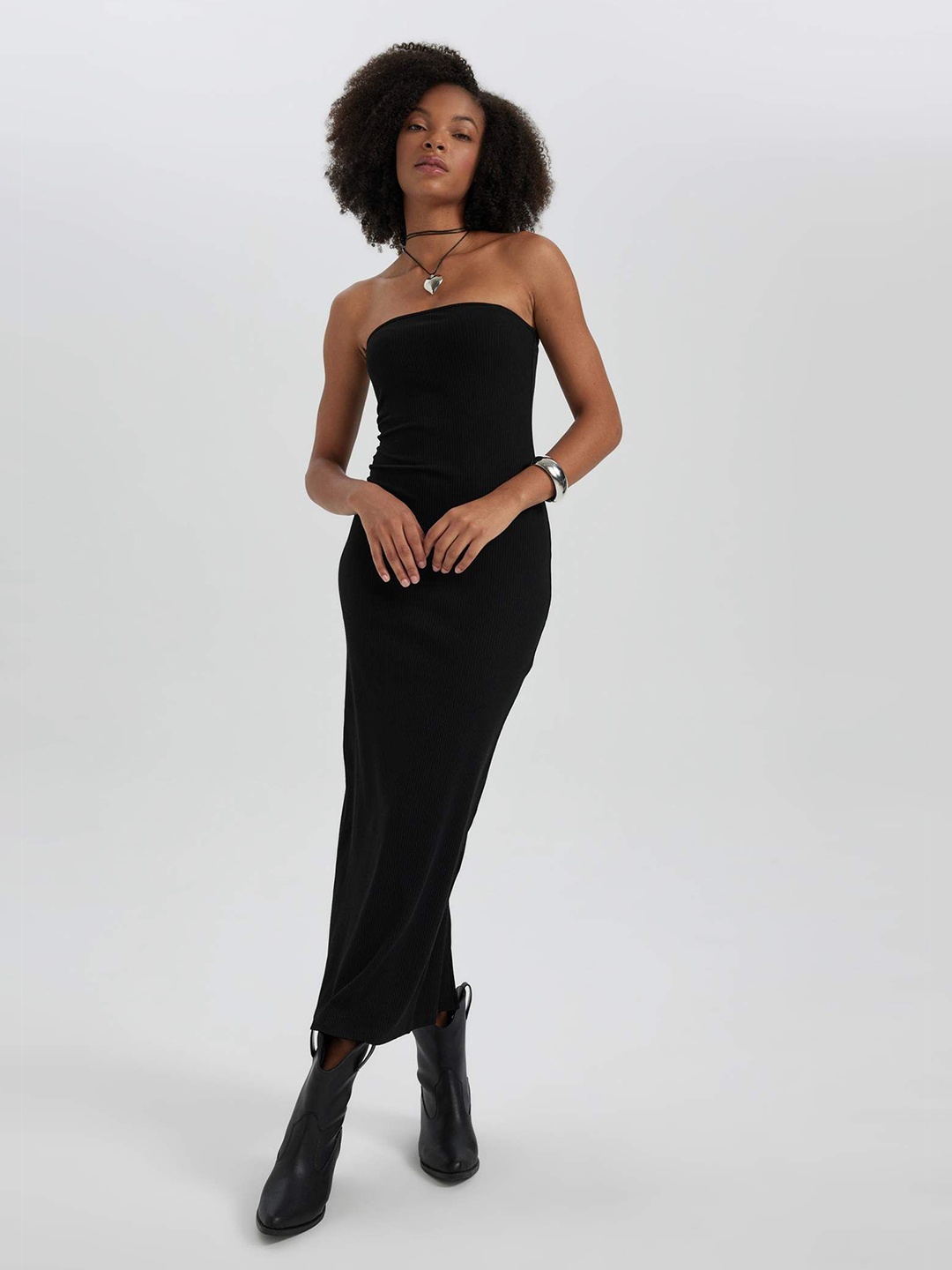 

COLOR CAPITAL Solid Off- Shoulder Maxi Dress, Black