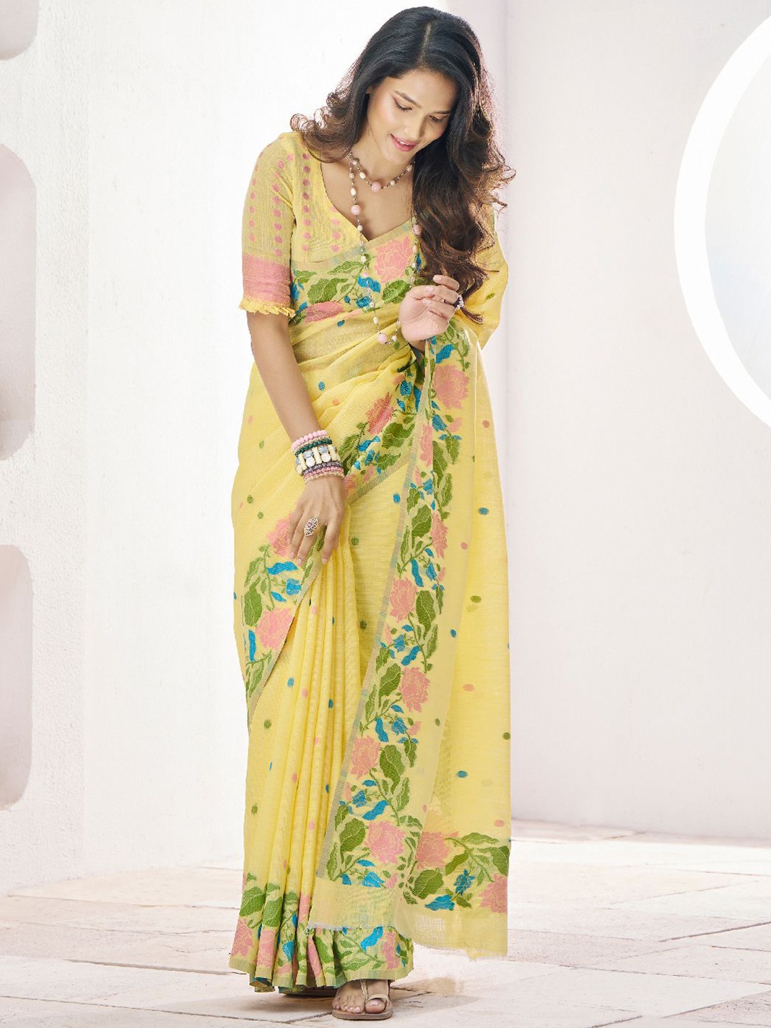 

LeeliPeeri Designer Floral Printed Saree, Yellow