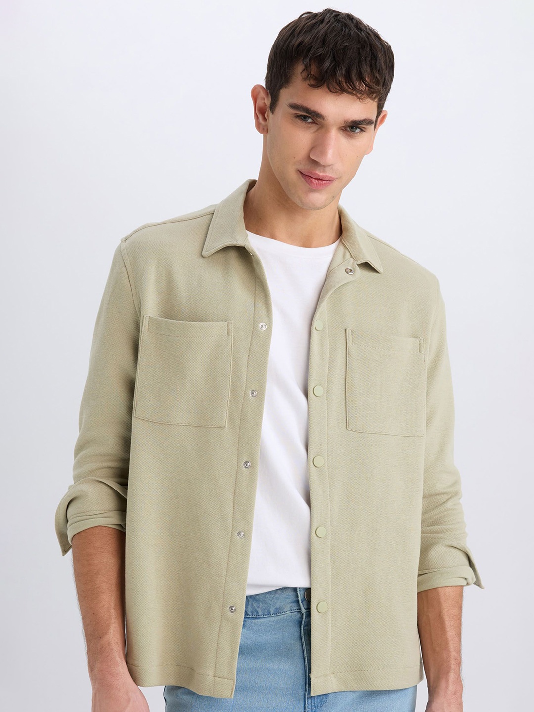 

DeFacto Men Spread Collar Solid Cotton Casual Shirt, Black