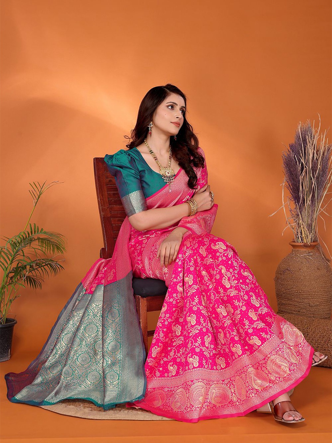 

FABMORA Woven Design Zari Silk Blend Kanjeevaram Saree, Pink