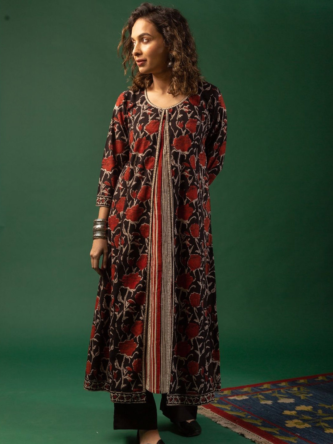 

KUSVAA Women Geometric Printed Kurta, Black