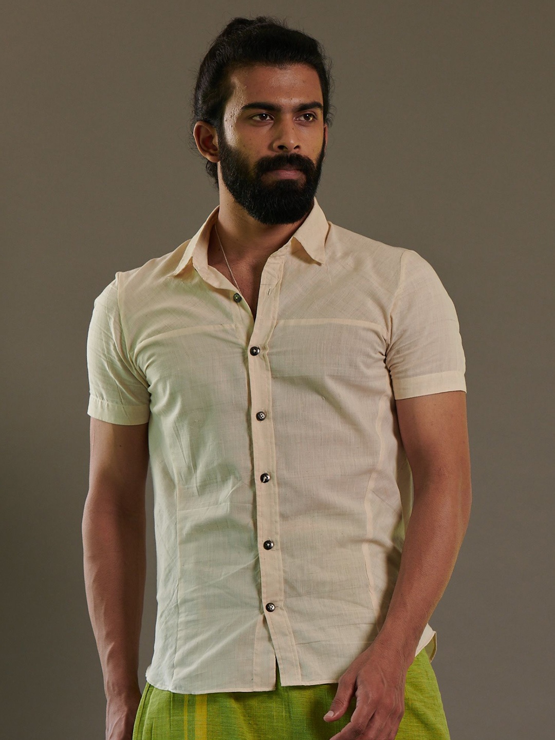 

Seamstress Men Classic Fit Spread Collar Solid Cotton Casual Shirt, Off white
