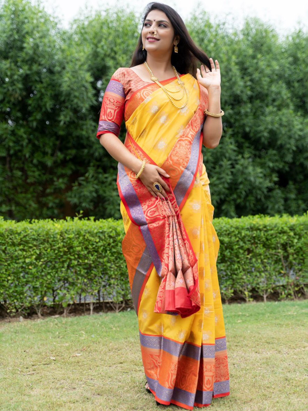 

amirat Woven Design Zari Pure Silk Kanjeevaram Saree, Yellow