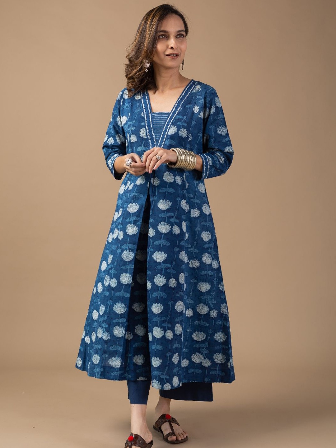 

KUSVAA Women Floral Kurta, Blue