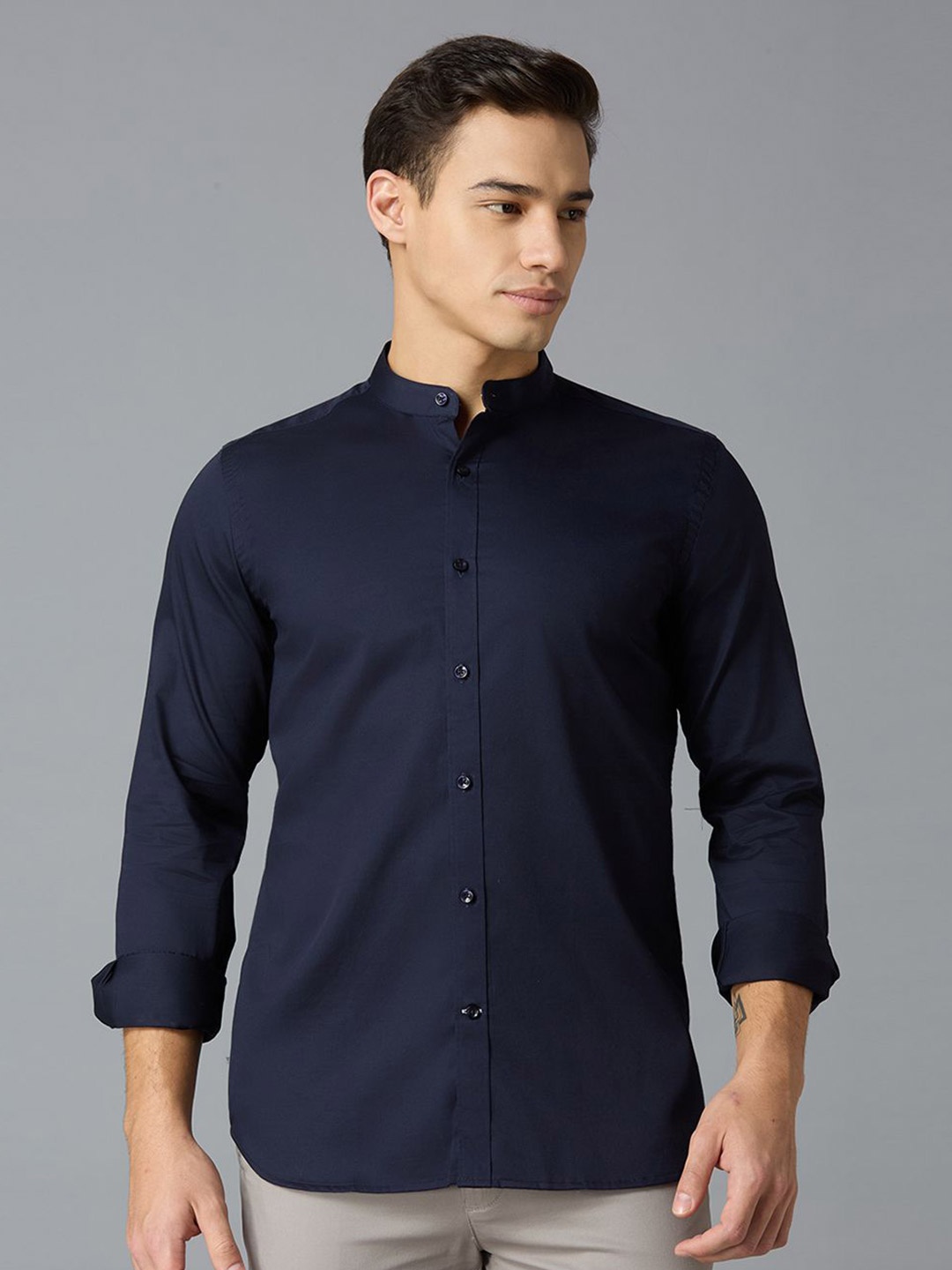 

Reid & Taylor Men India Slim Fit Band Collar Solid Cotton Casual Shirt, Navy blue