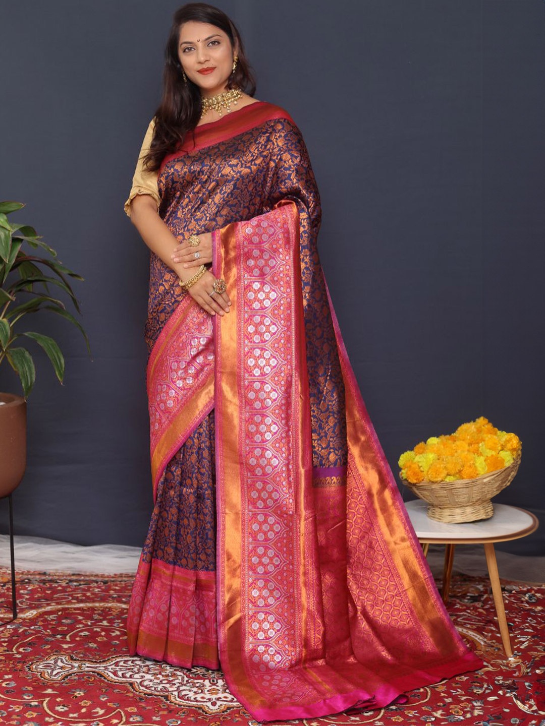 

amirat Woven Design Zari Pure Silk Banarasi Saree With Blouse piece, Pink