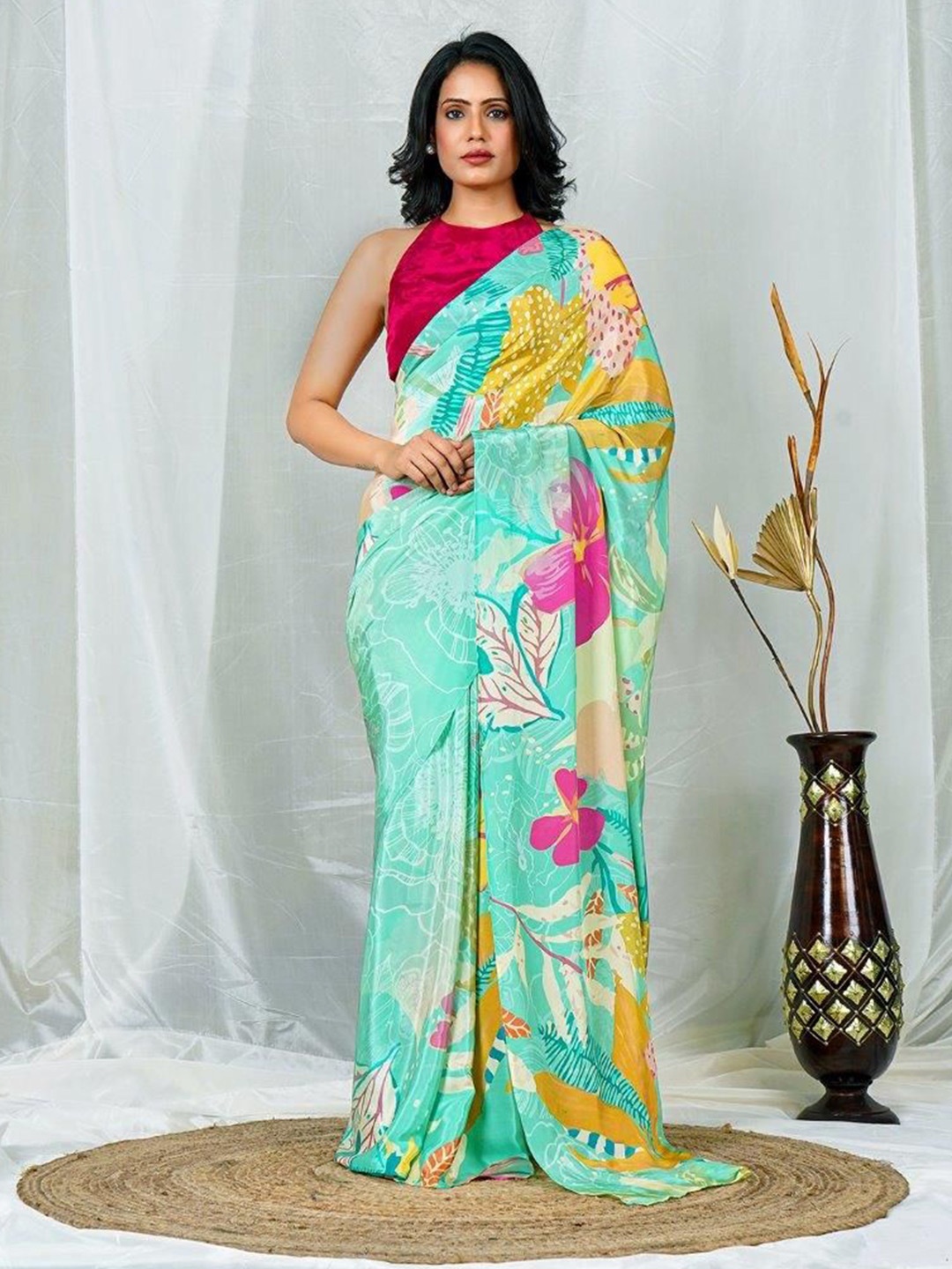 

EARTH O FAB Floral Pure Crepe Saree, Green