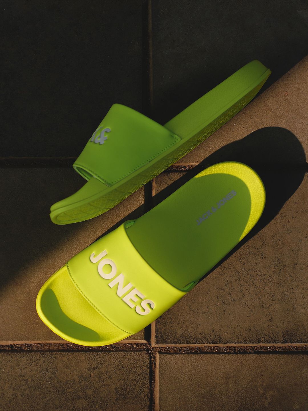 

Jack & Jones Men Printed Sliders, Green