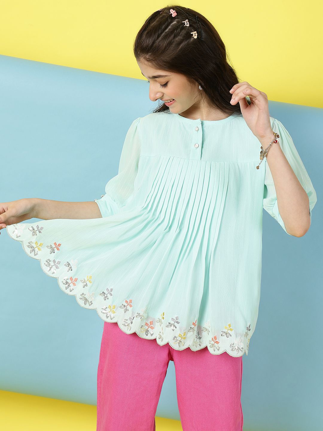 

Ishti Floral Embroidered Georgette Top, Green