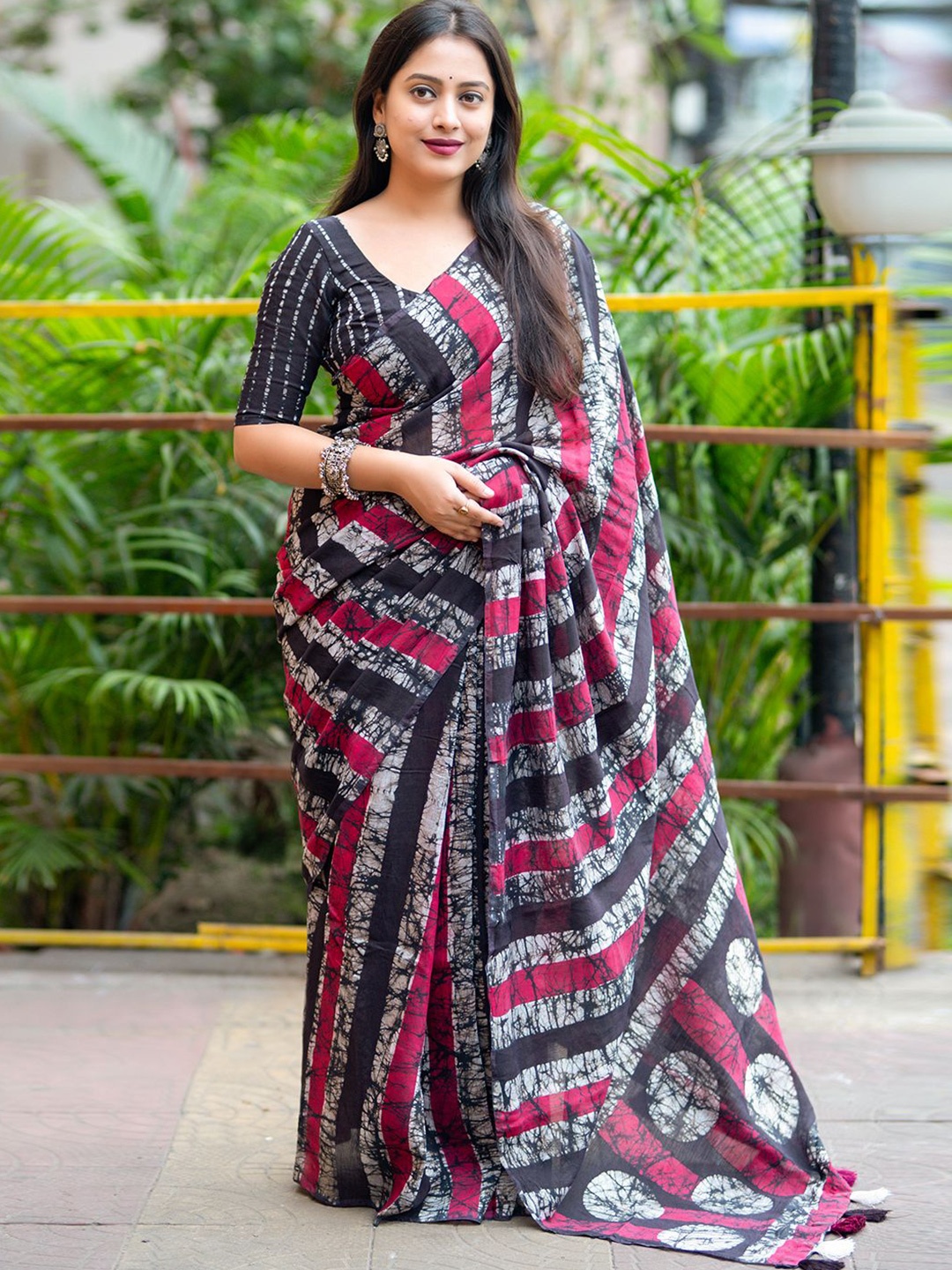 

Mitera Striped Chanderi Saree, Pink