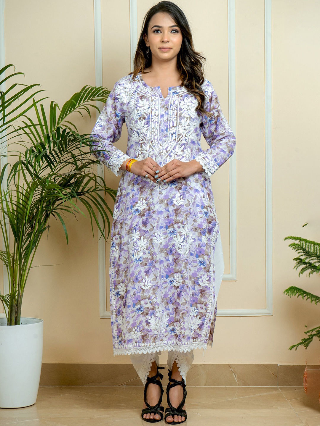 

ADR CHIKAN Floral Embroidered Notch Neck Mulmul Cotton Straight Kurta, Lavender